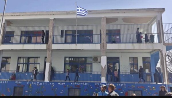 Αναβρασμός με την καταγγελία Τσελέντη για «σχολείο-φέρετρο» στη Χίο – Τι λέει ο δήμαρχος