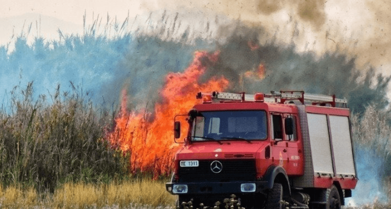 Δραματικές ώρες –  Φωτιά στην Πάρνηθα: Εκκενώνεται ο οικισμός της Αγίας Παρασκευής στο Μενίδι