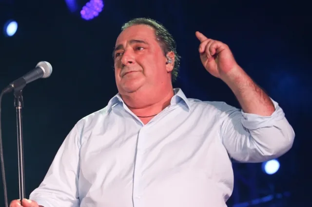 Πέθανε ο Βασίλης Καρράς