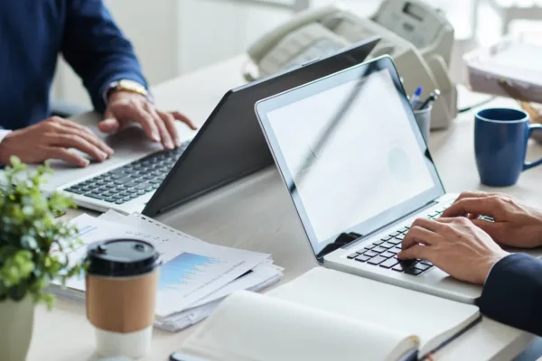 Gigabit Voucher: Πώς θα πάρετε επίδομα για γρήγορο Internet – Ποιοί είναι οι δικαιούχοι