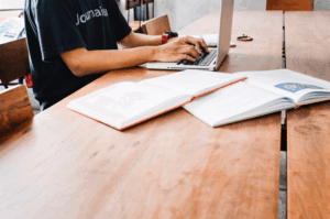 Για πόσο ακόμα θα υπομένουν το μαρτύριο της σταγόνας οι μαθητές, οι γονείς και οι καθηγητές των ΕΠΑΛ και ΠΕΠΑΛ;