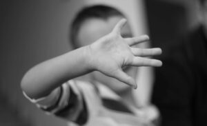 «Μας βίαζαν οι γονείς κι οι παππούδες μας»: Σοκάρει η καταγγελία αδελφών