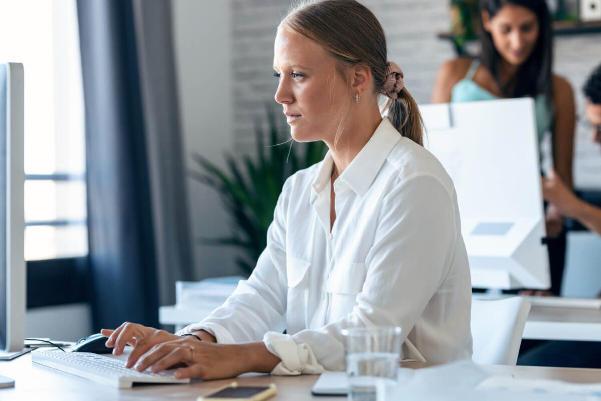 Αλαλούμ με την προπληρωμένη κάρτα: Τι γίνεται με τις πληρωμές