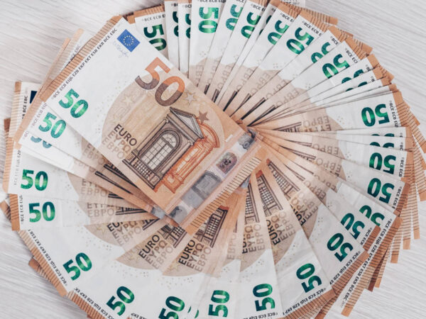 Δώρο Πάσχα 2025: Πότε οι πληρωμές – Αλλαγές στα ποσά