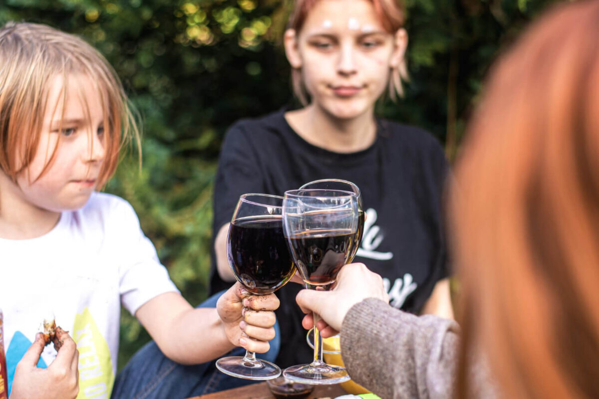 Πίνουν από τα 11 – Συναγερμός για τη χρήση αλκοόλ από εφήβους