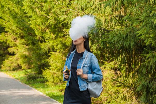 Κατάργηση των γεύσεων στα ηλεκτρονικά τσιγάρα – Τι προβλέπει το νέο νομοσχέδιο του Υπουργείου Υγείας