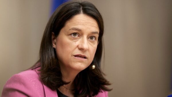 Κεραμέως: Τι ανακοίνωσε για τους μισθούς το 2026