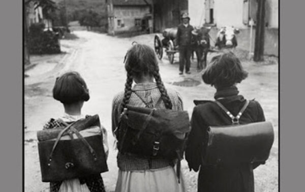 «Αυτό είναι το σχολείο που τόσο χρόνια υπηρετούσα»;