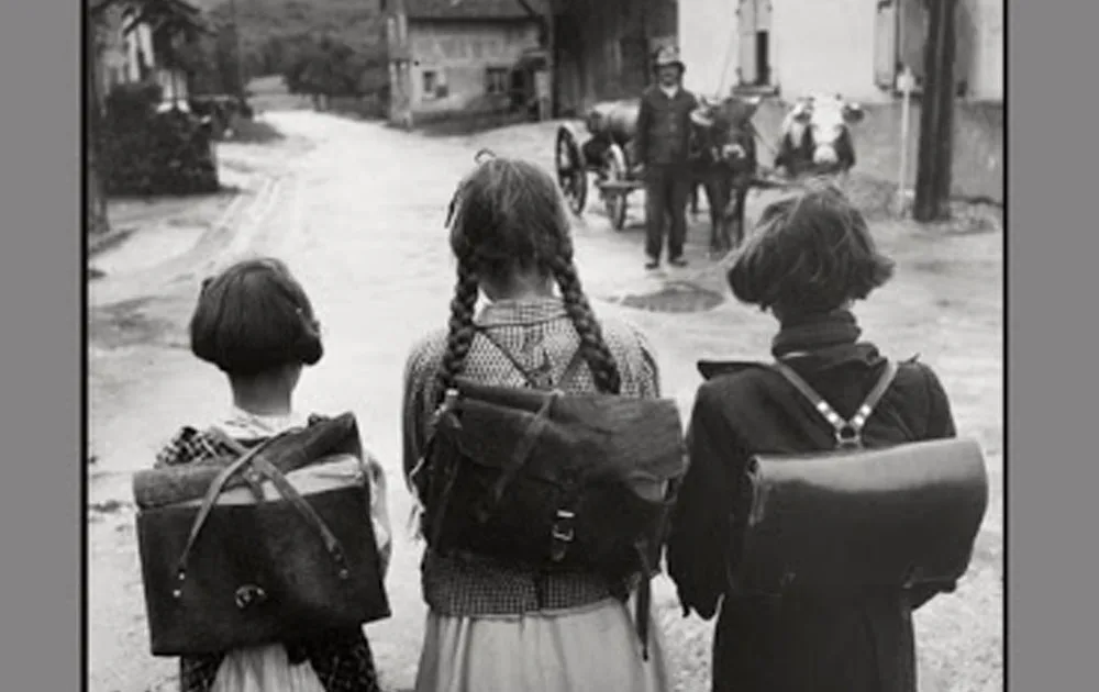 «Αυτό είναι το σχολείο που τόσο χρόνια υπηρετούσα»;