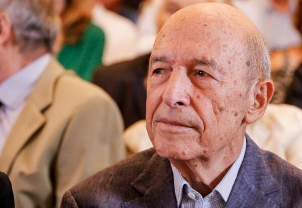 Πέθανε ο Κώστας Σημίτης