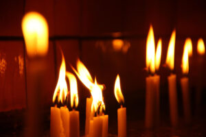 Πάσχα – Αγωνία για το Άγιο Φως: Τι εξετάζεται