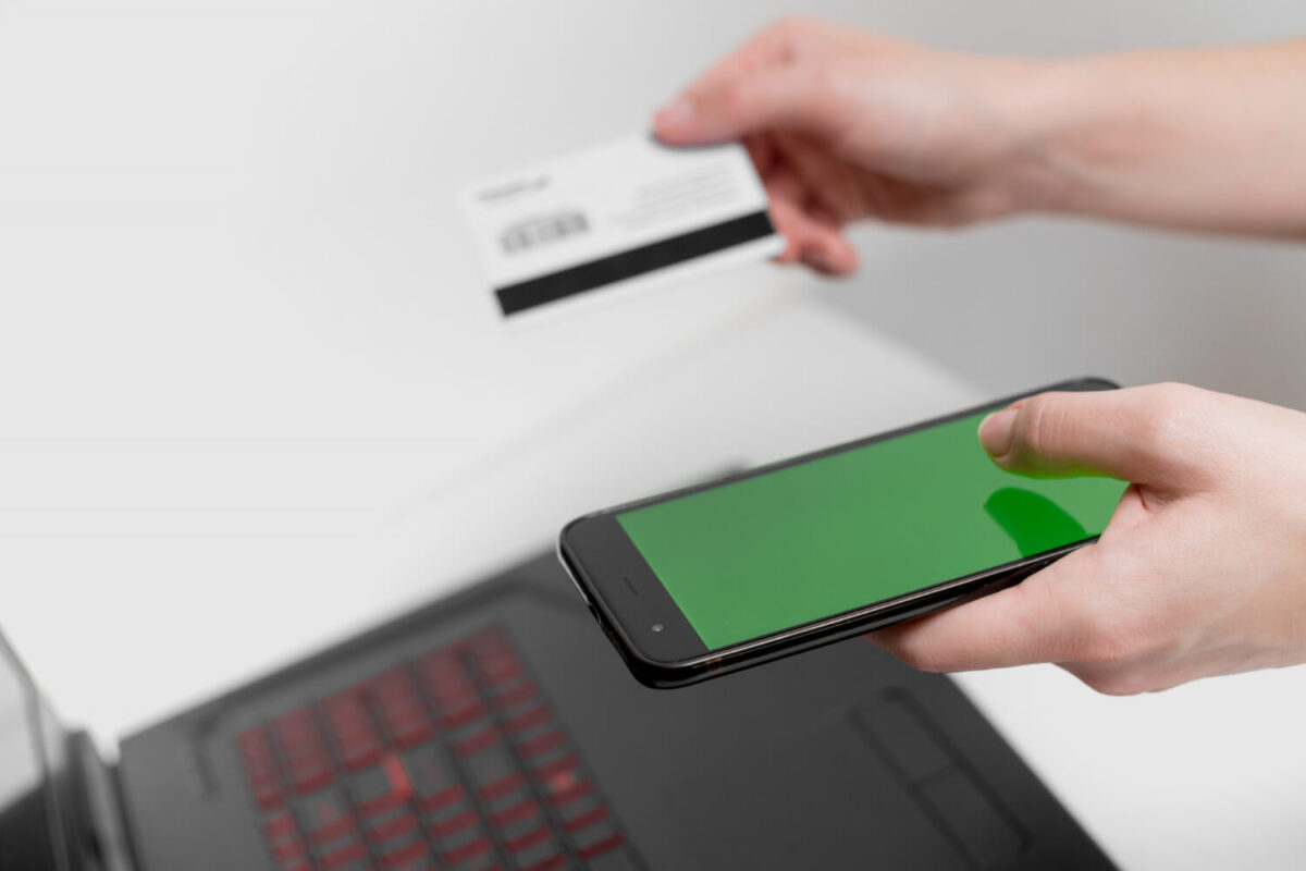 Κάρτα παντού: Τι δείχνει νέα μελέτη για τις ηλεκτρονικές πληρωμές