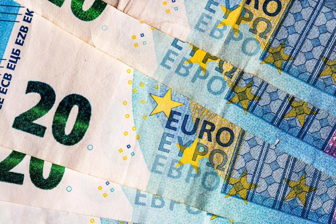 Κατώτατος μισθός: Πόσο θα αυξηθεί από 1η Απριλίου - Πόσο θα αυξηθούν τα επιδόματα