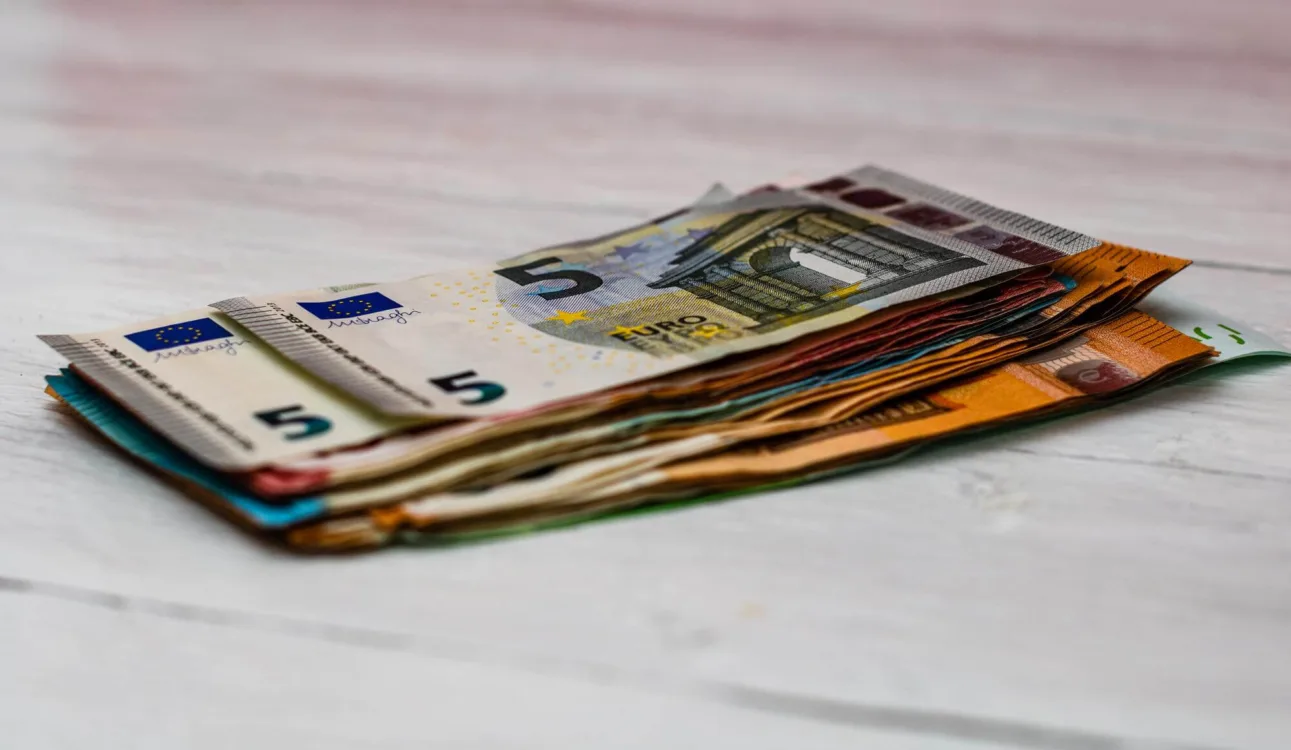 Νέα πλατφόρμα gov.gr: Υποχρεωτική η προπληρωμένη κάρτα για επιδόματα ΟΠΕΚΑ και ΔΥΠΑ - Τι πρέπει να κάνετε