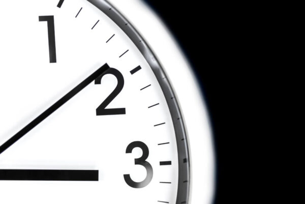 Αλλαγή ώρας 2025: Πότε γυρίζουμε τους δείκτες του ρολογιού μία ώρα μπροστά