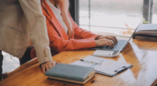 Τι γίνεται με τα voucher για laptop: Έρχονται οι επιταγές – Πώς θα βρείτε τον κωδικό