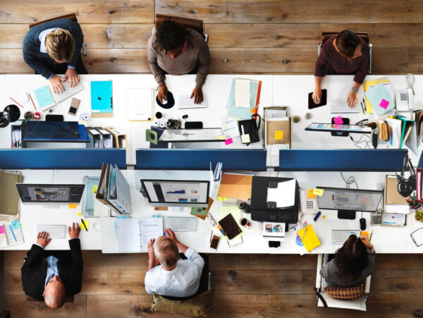 Σε ποιές επιχειρήσεις έρχονται έλεγχοι – Έπέκταση της Ψηφιακής Κάρτας σε 500.000 εργαζόμενους