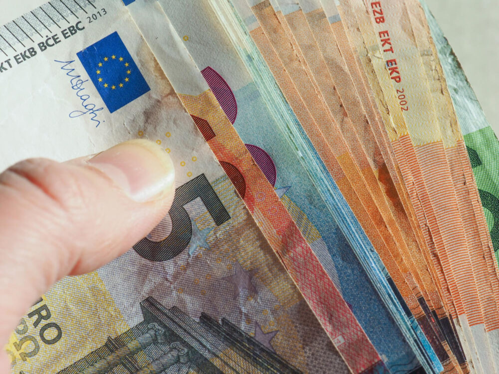 Στην τελική ευθεία ο ΝΕΟΣ κατώτατος μισθός: Πού «κλειδώνει»