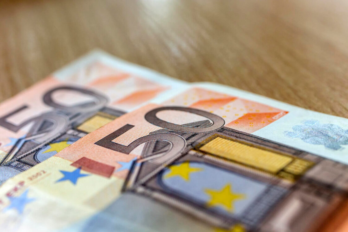 ΣΥΝΕΧΙΖΟΝΤΑΙ οι αιτήσεις για το επίδομα των 600 ευρώ – Ποιοί είναι δικαιούχοι