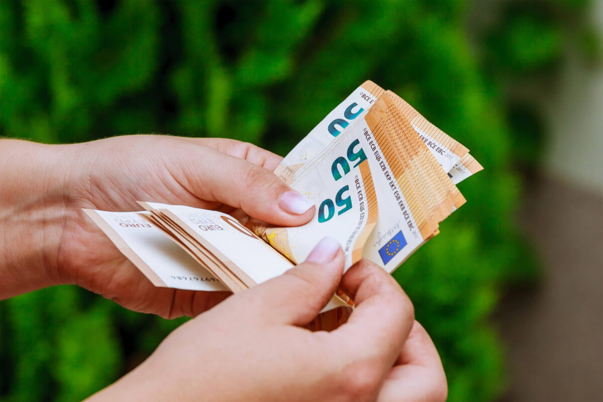 Κοινωνικό Μέρισμα 2025: Αναλυτικά τα κριτήρια και οι δικαιούχοι για το επίδομα 250 ευρώ