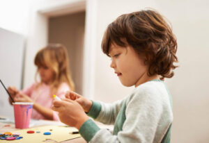 «Sleepovers» σε ιδιωτικά σχολεία: Μια επικίνδυνη «μόδα» που επιβάλλεται στους εκπαιδευτικούς με την απειλή της απόλυσης