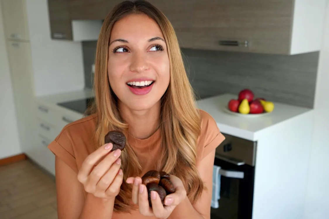 Ποιό είδος σοκολάτας συνδέεται με την επιβράδυνση γήρανσης