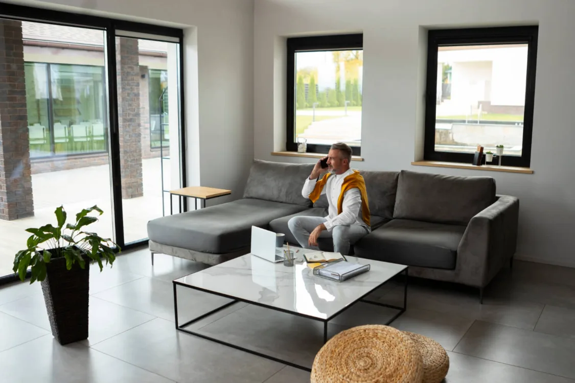 ΝΕΕΣ αλλαγές στα  Airbnb: Τι αλλάζει με ΦΠΑ, ΑΜΑ και τα «μπλόκα» στην Αθήνα 