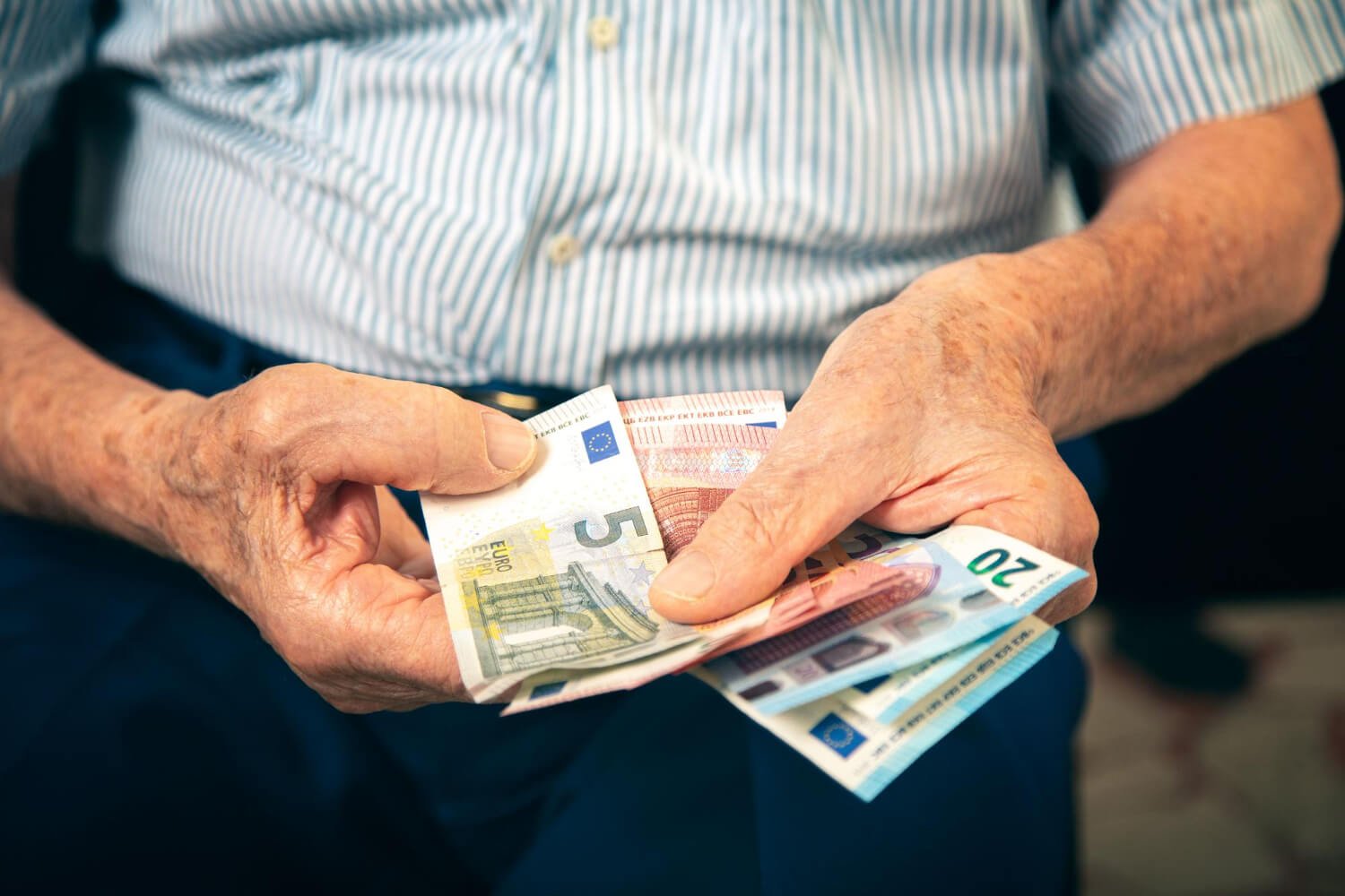 Συντάξεις Ιουνίου 2025: Πότε πάτε ταμείο - Οι πληρωμές