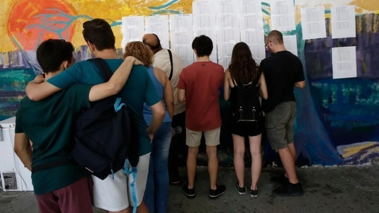 Βάσεις 2025: ΑΠΟΚΑΛΥΨΗ Ζαχαράκη για τις βάσεις εισαγωγής στα ΑΕΙ