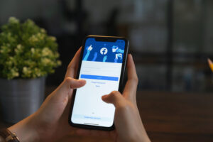 «Έπεσαν» Facebook και Messenger – Προβλήματα αντιμετωπίζουν οι χρήστες