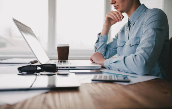 Fast-track προσλήψεις από το κινητό και νέες ρυθμίσεις για επιδόματα