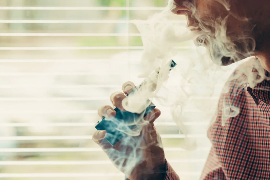 Προστασία των ανηλίκων από καπνό και αλκοόλ: Ψηφιακή επαλήθευση ηλικίας, τι αλλάζει για πάρτι και καταστήματα