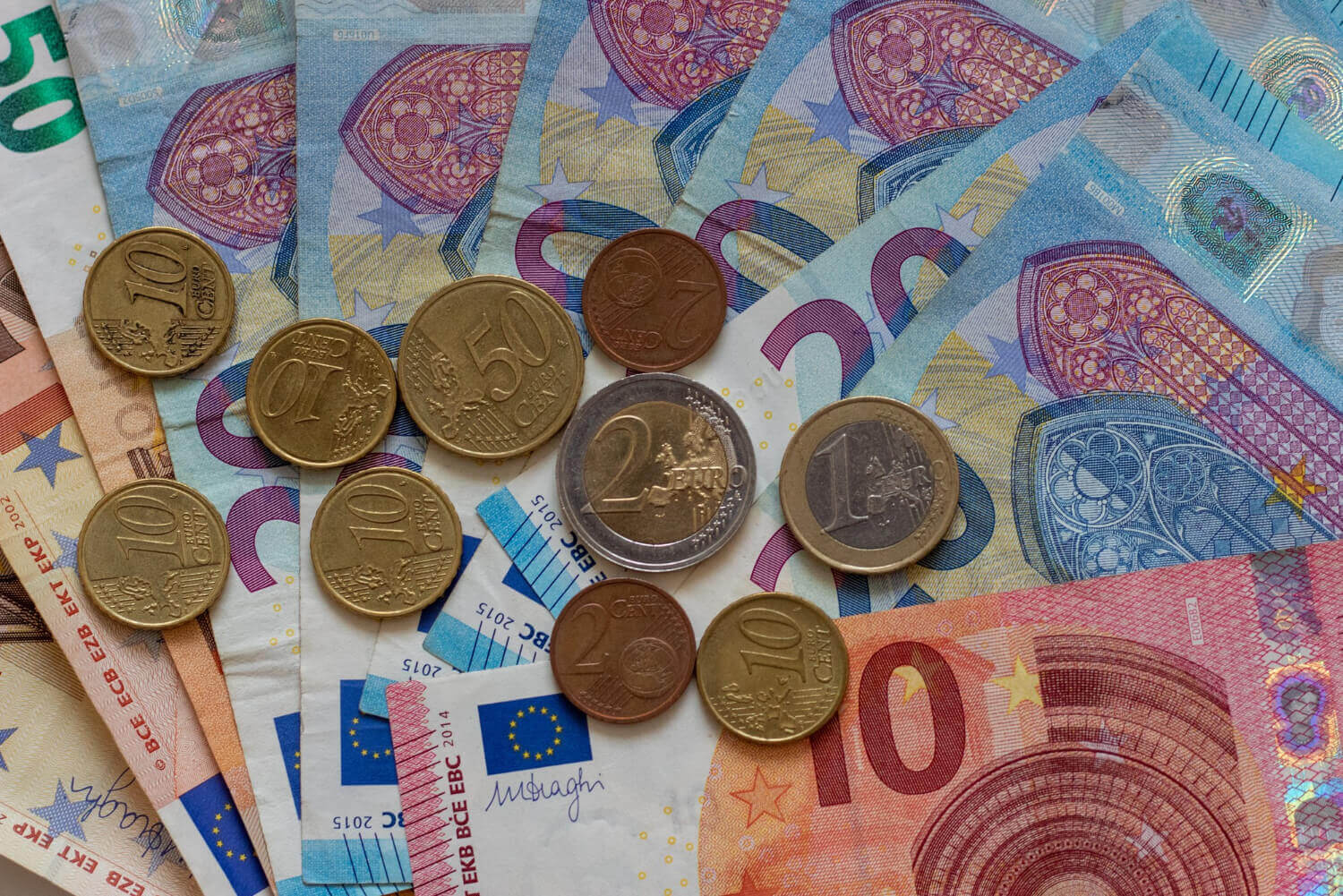 Επιδόματα με προπληρωμένη κάρτα: Τι αλλάζει