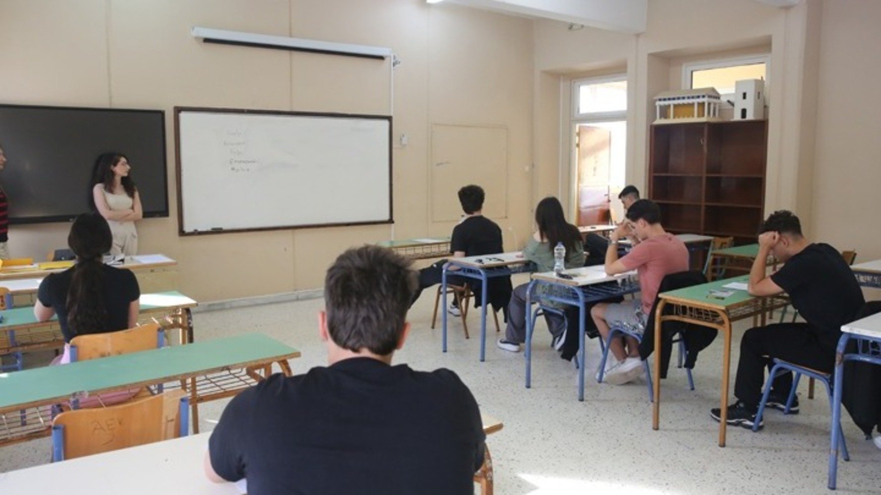 Πανελλήνιες 2025 - Έκθεση ΕΠΑΛ: Εύκολα ή δύσκολα τα θέματα; Η Τεχνητή Νοημοσύνη απαντά
