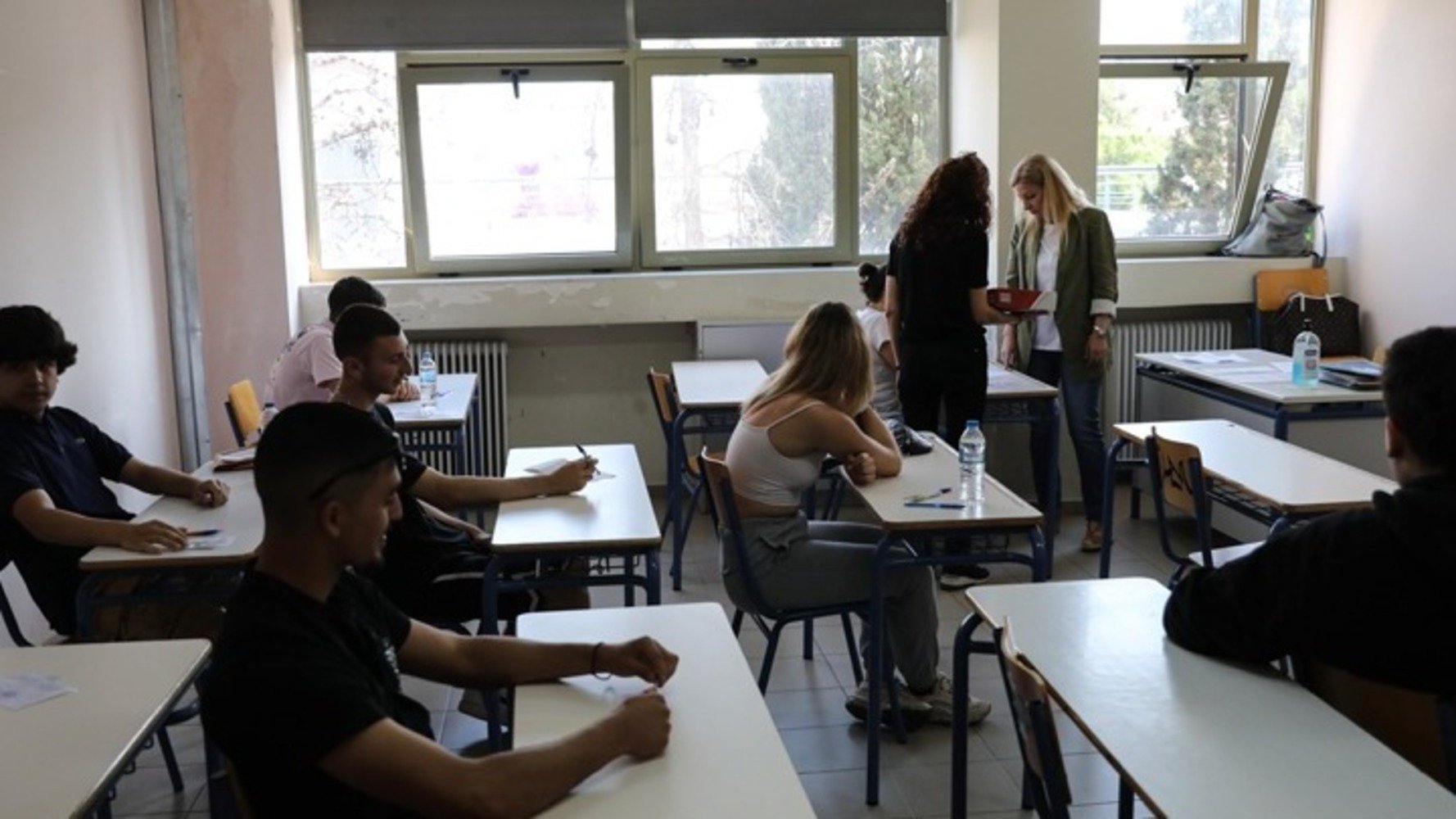 Πανελλήνιες 2025: Πώς εξασφαλίζεται το αδιάβλητο των εξετάσεων - Ο ρόλος των επιτηρητών