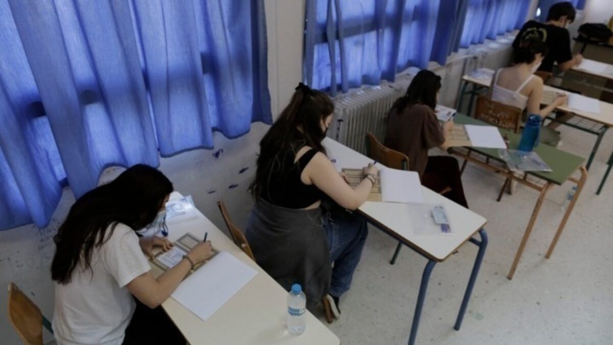 Σχολεία: ΤΕΛΟΣ οι ενδοσχολικές εξετάσεις για τη Γ’ Λυκείου – Αντίστροφη μέτρηση για τις Πανελλήνιες 2025