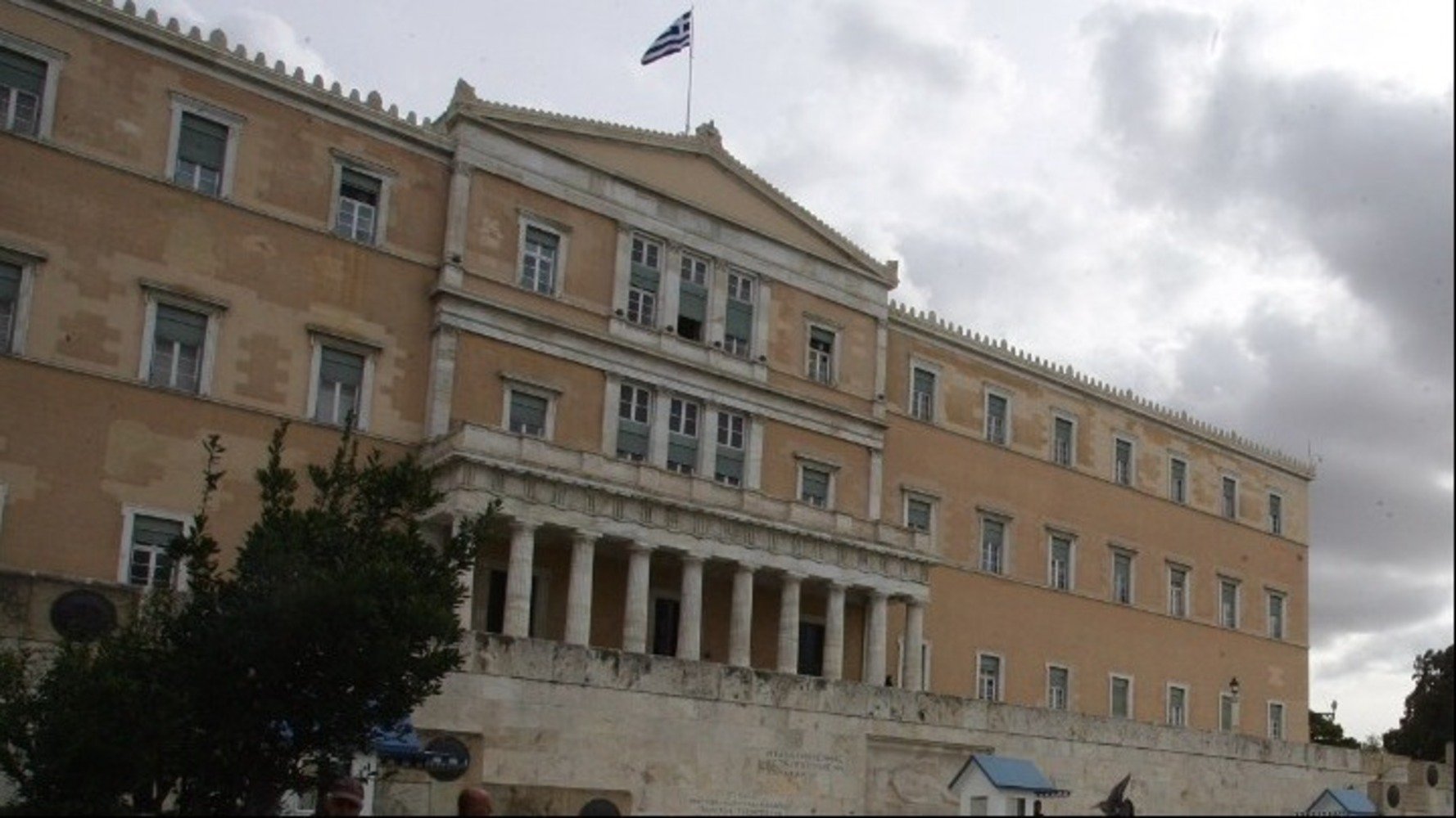 Αντιδράσεις για την επαναλειτουργία σχολείων στη Σαντορίνη – Τι απάντησε το Υπουργείο Παιδείας