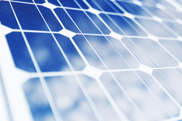 Φωτοβολταϊκά σε πολυκατοικίες – Τι αλλάζει με τη νέα ρύθμιση