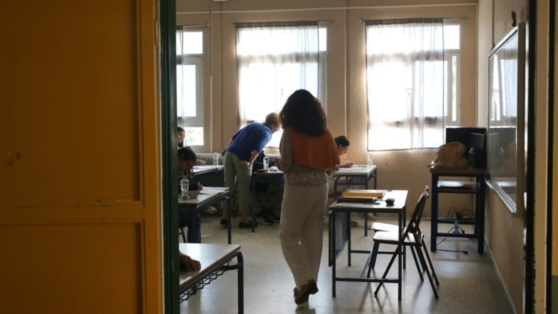 Πανελλήνιες: Το ΠΑΣΟΚ ζητάει να καταργηθούν οι Πανελλαδικές εξετάσεις