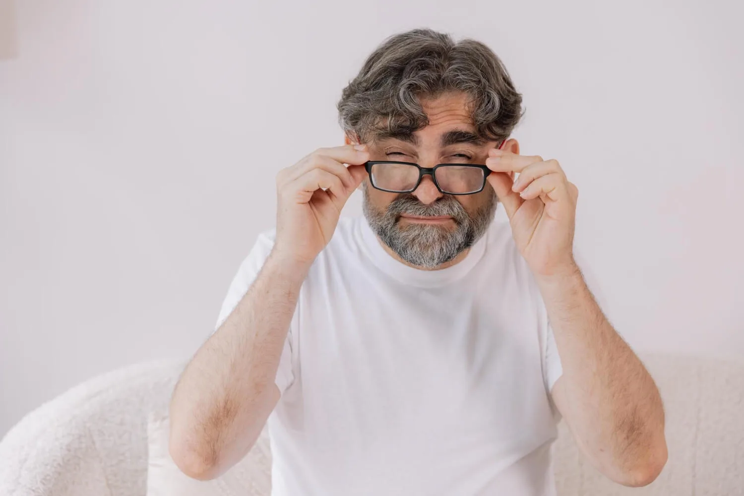 Πρεσβυωπία και ασκήσεις ματιών: Υπάρχει τρόπος να καθυστερήσουμε την εξέλιξή της;