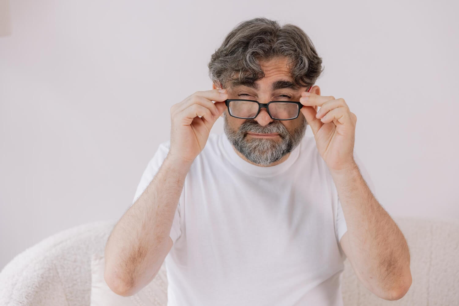 Πρεσβυωπία και ασκήσεις ματιών: Υπάρχει τρόπος να καθυστερήσουμε την εξέλιξή της;