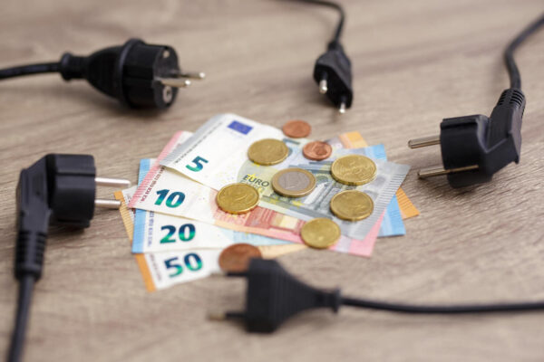 Ανακοινώνονται οι τιμές για τα «πράσινα» τιμολόγια ρεύματος – Τι αναμένεται