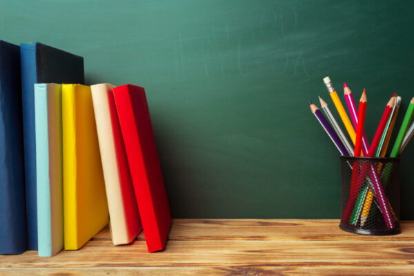 Σφοδρές καταγγελίες για το βιβλίο Οικονομικών Γ Γυμνασίου – Διαστρέβλωση της φτώχειας και των κοινωνικών ανισοτήτων