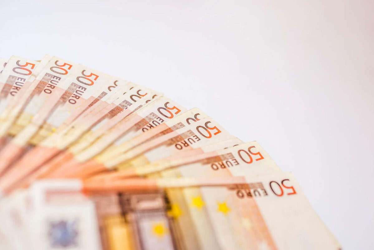 ΟΠΕΚΑ: Πότε καταβάλλονται επιδόματα ύψους 179.9 εκατ. ευρώ