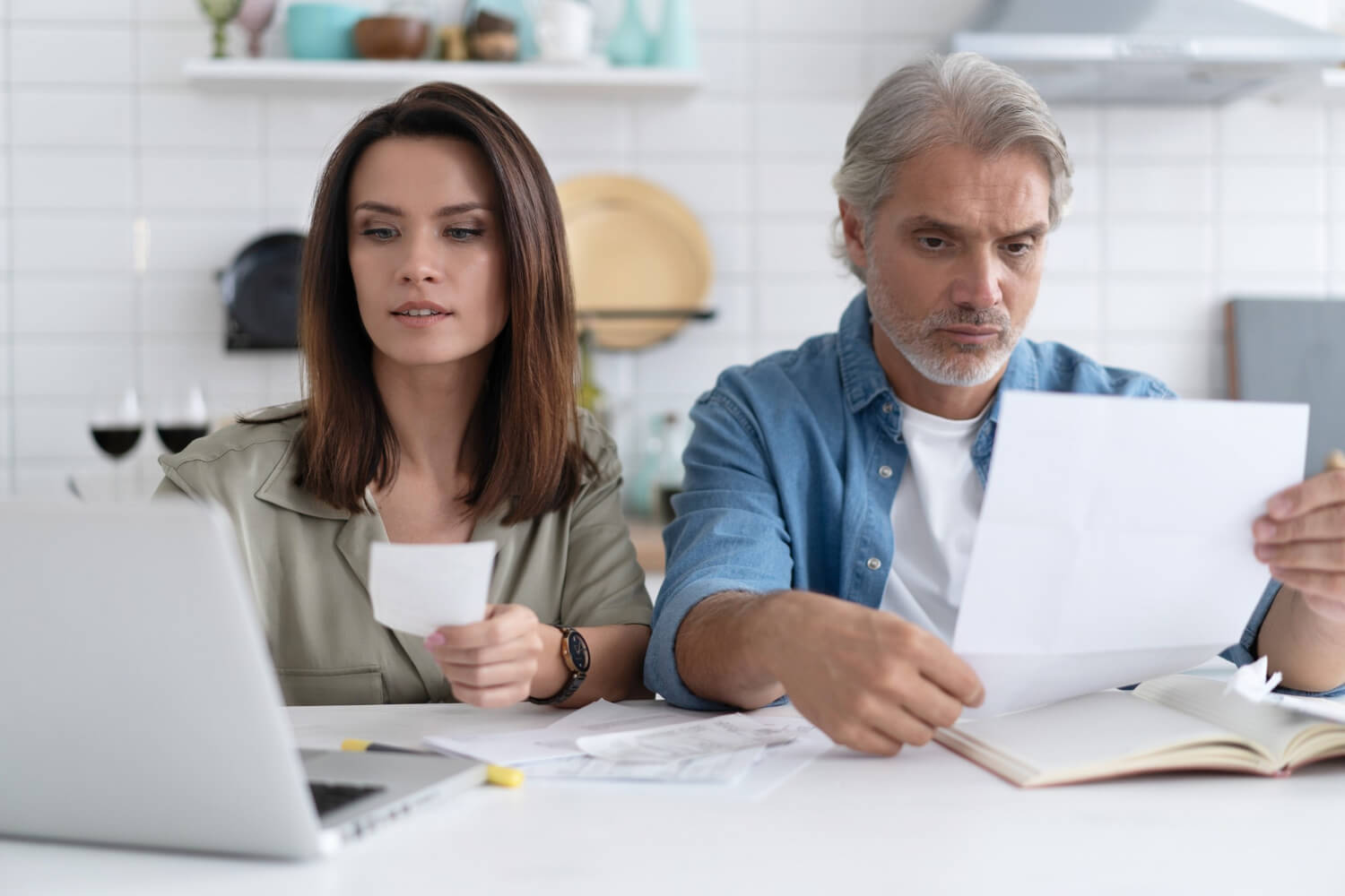 Νέες αλλαγές στα τιμολόγια ηλεκτρικού ρεύματος - Τι σχεδιάζει η ΡΑΑΕΥ