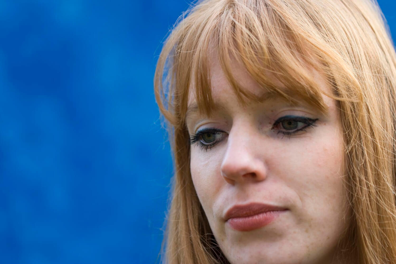 Όταν το βλέμμα χάνεται: Τι σημαίνει το απλανές βλέμμα και γιατί το βιώνουμε