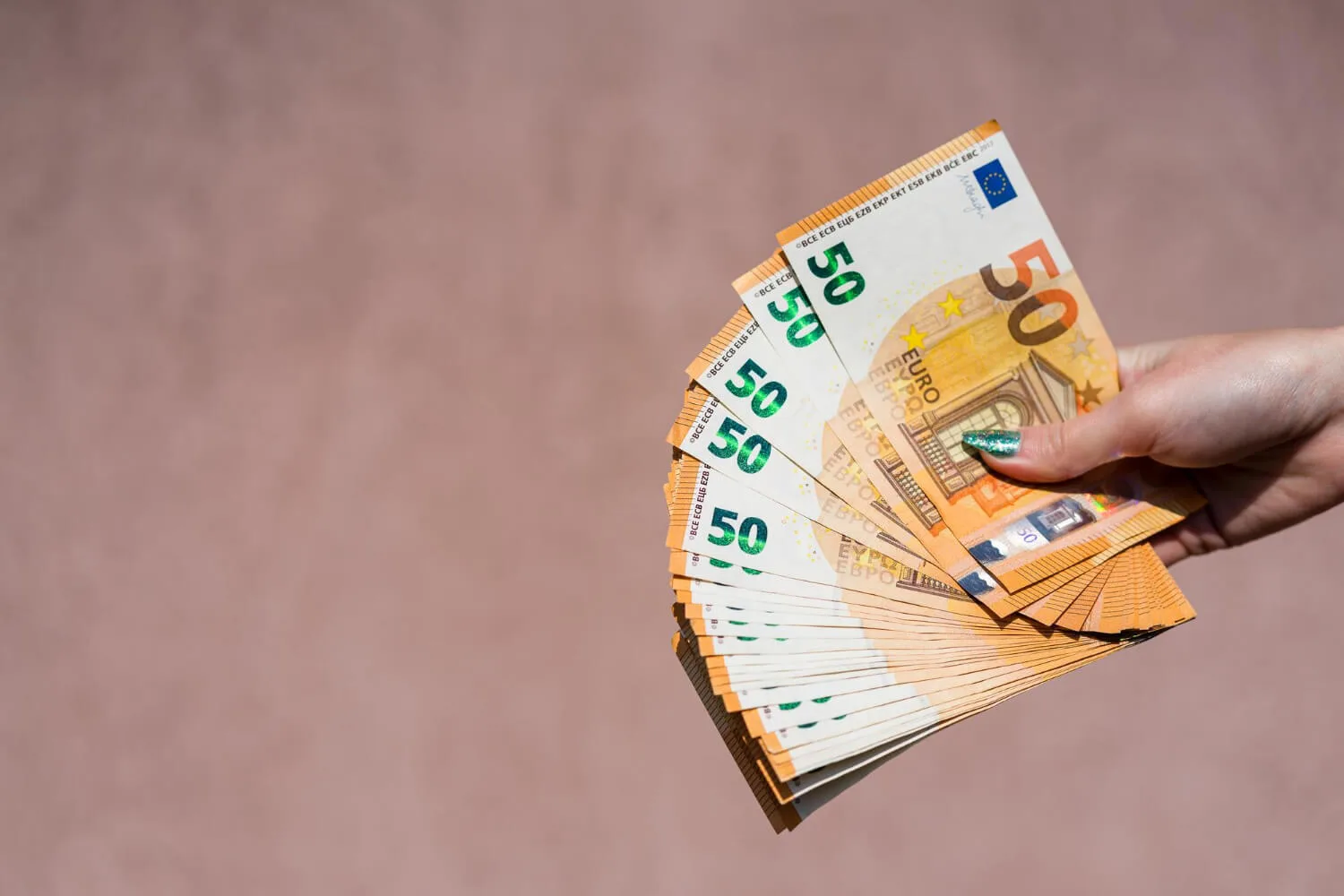 Επίδομα 200 ευρώ σε εκπαιδευτικούς κάθε μήνα - Ποιοί είναι οι δικαιούχοι