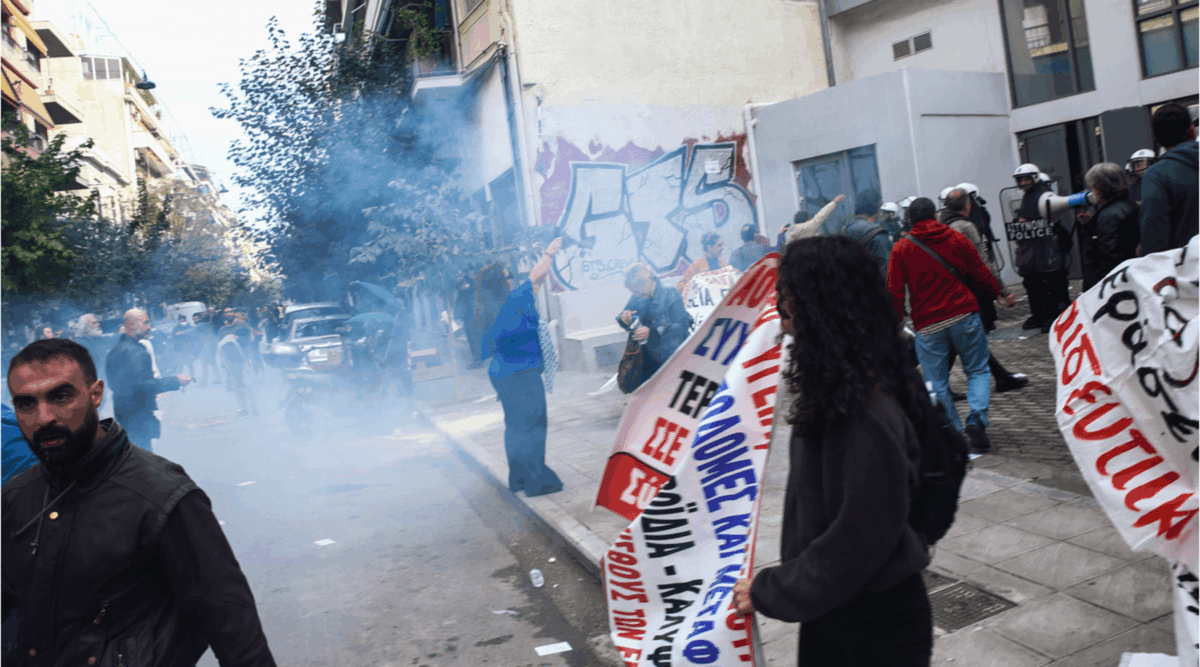 «Δε μας τρομάζουν» – Αντίδραση του Συλλόγου Εκπαιδευτικών μετά την επίθεση έξω από τη ΔΙΠΕ