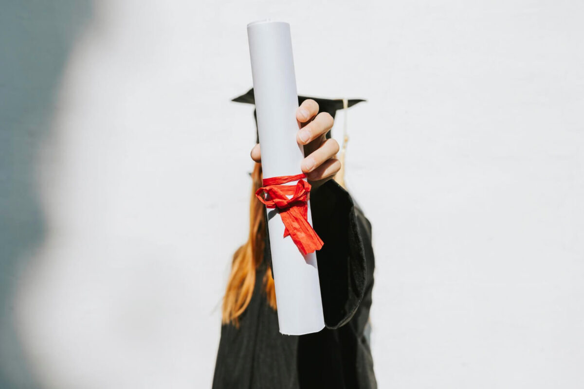 ΟΙΕΛΕ: Καταγγελία για σπίλωση λόγω των παρεμβάσεων κατά των πλαστών τίτλων