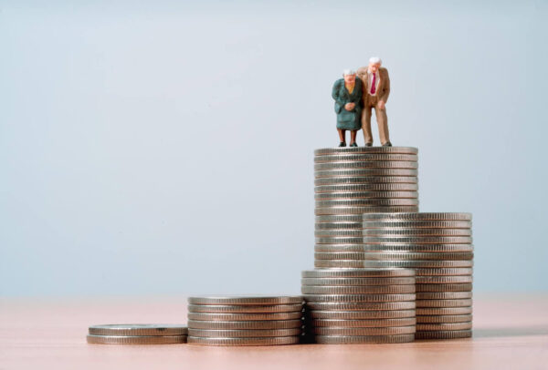 Αναδρομικά για 100.000 συνταξιούχους: Ποιοί δικαιούνται έως και 17.000 ευρώ – Δείτε αναλυτικά παραδείγματα